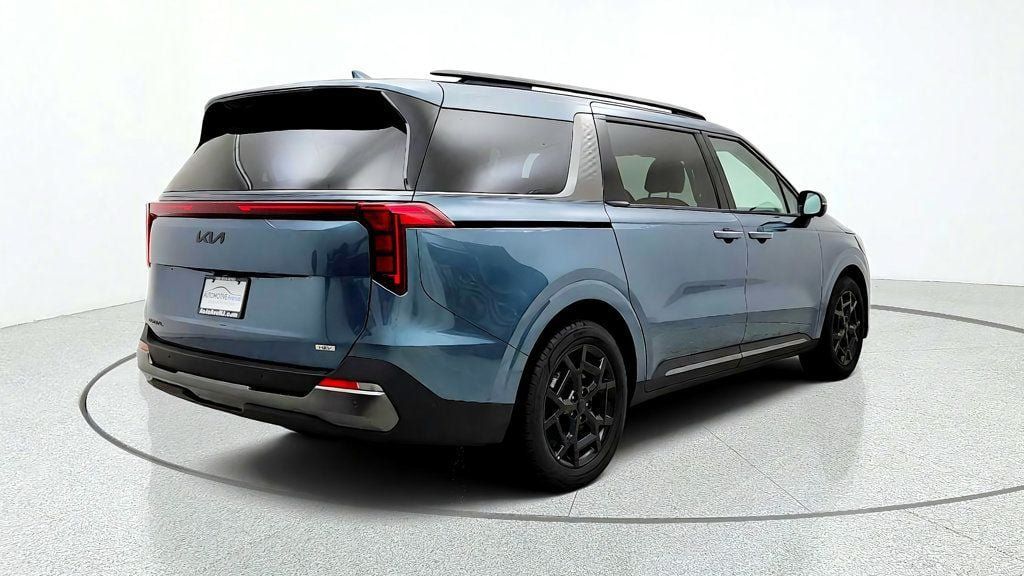 Used 2026 Kia Carnival SX w/ SX Dark Edition Package FWD image 5