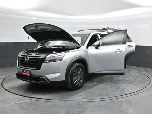 Used 2024 Nissan Pathfinder SV w/ Black Appearance Package image 58