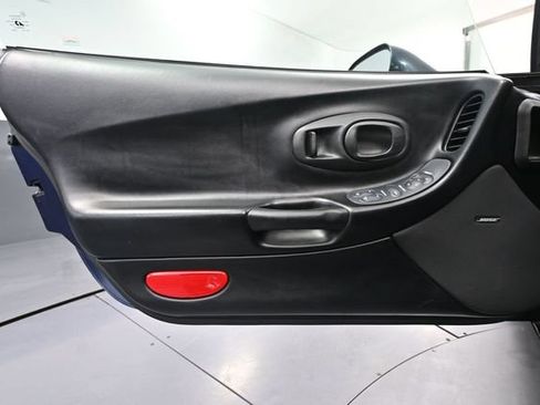 Used 2001 Chevrolet Corvette Convertible RWD image 18