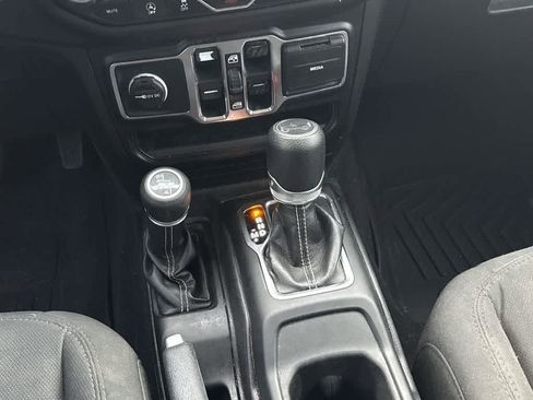 Used 2019 Jeep Wrangler Unlimited Sahara image 16