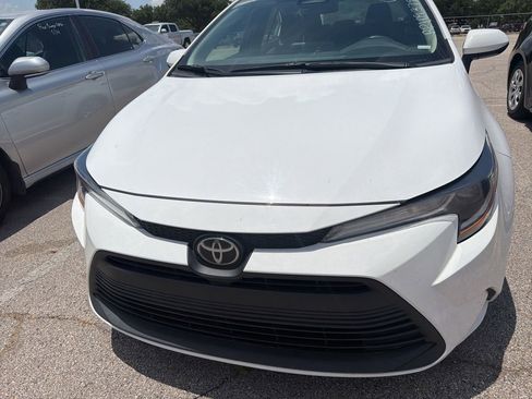 Used 2024 Toyota Corolla LE FWD image 2