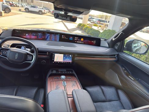 Used 2025 Lincoln Navigator Black Label image 13