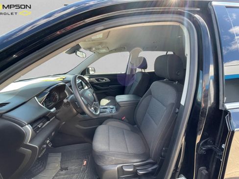 Used 2021 Chevrolet Traverse LS image 9