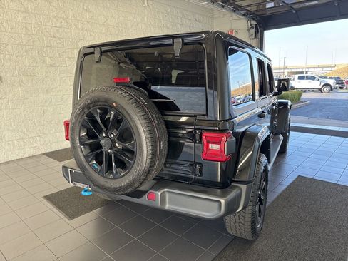 Used 2022 Jeep Wrangler Unlimited Sahara w/ Cold Weather Group image 7