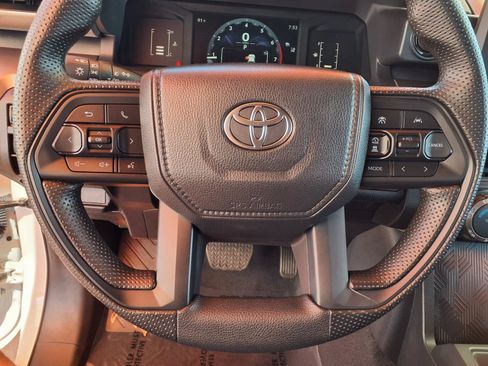 Used 2025 Toyota Tacoma SR5 AWD/4WD image 20