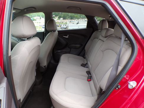Used 2012 Hyundai Tucson GL FWD image 18