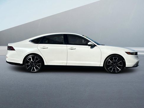 Used 2023 Honda Accord Touring image 3