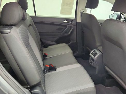 Used 2018 Volkswagen Tiguan S image 22