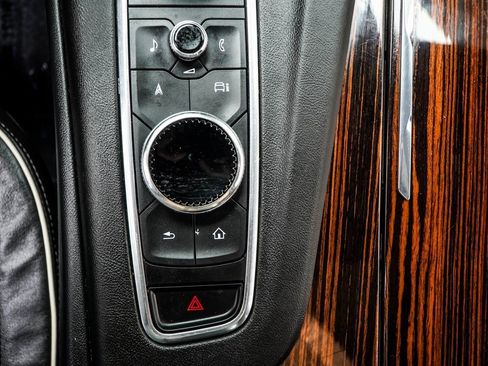 Used 2021 Cadillac Escalade Premium Luxury image 21