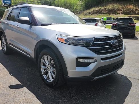 Used 2020 Ford Explorer XLT w/ Equipment Group 202A AWD/4WD image 15