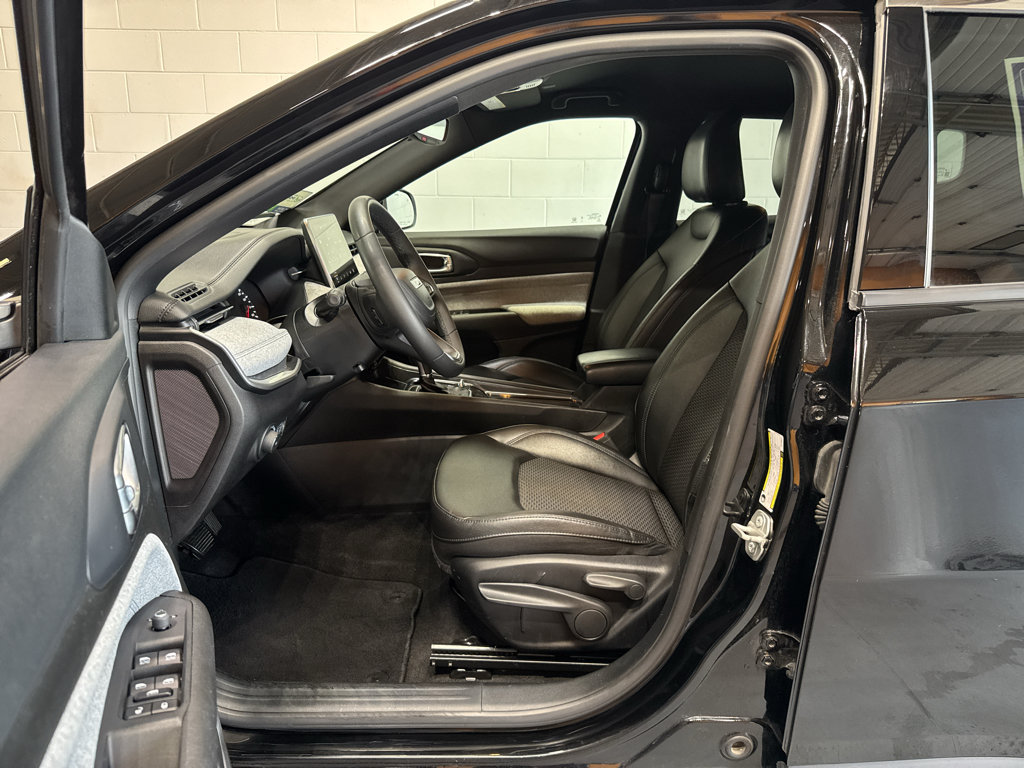 Used 2024 Jeep Compass Latitude AWD/4WD image 14