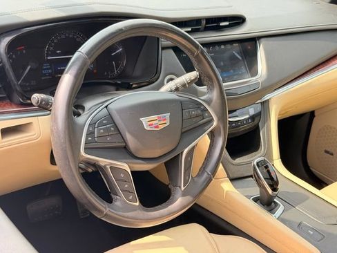 Used 2018 Cadillac XT5 Luxury w/ Driver Awareness Package FWD image 19