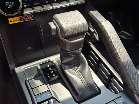 Used 2025 Toyota Tacoma Limited AWD/4WD image 16