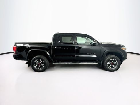 Used 2017 Toyota Tacoma TRD Sport w/ Tow Package (A/T) AWD/4WD image 10