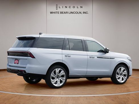 Used 2025 Lincoln Navigator Black Label AWD/4WD image 5
