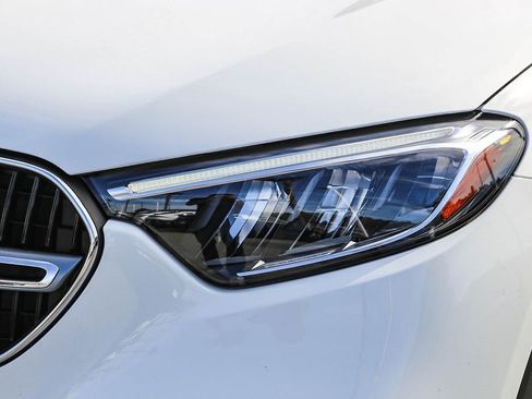 Used 2023 Mercedes-Benz GLC 300 image 4