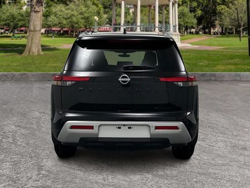 Used 2024 Nissan Pathfinder SL w/ Black Appearance Package AWD/4WD image 6