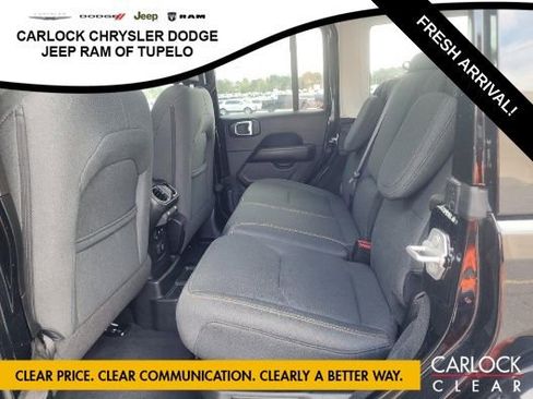 Used 2025 Jeep Wrangler Sahara image 9