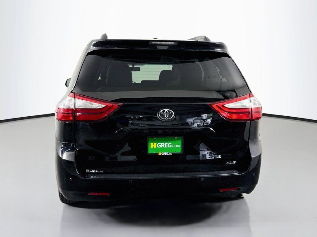 Used 2017 Toyota Sienna XLE w/ XLE Navigation Package FWD image 8