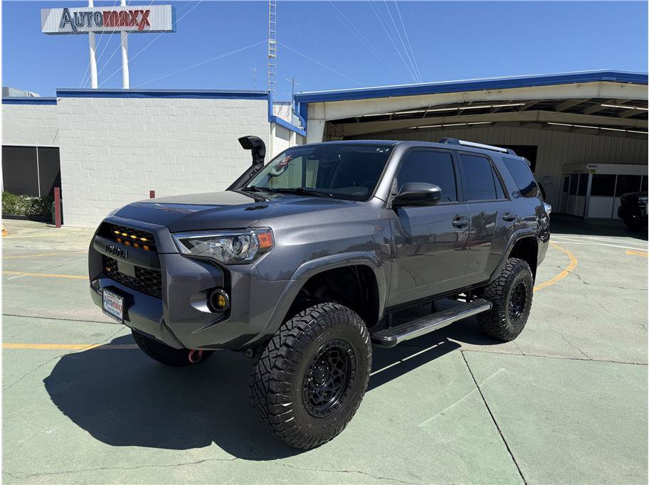 Used 2021 Toyota 4Runner SR5 AWD/4WD image 2
