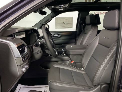 New 2026 GMC Yukon Denali w/ Denali Reserve Package AWD/4WD image 11