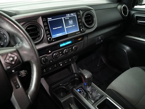 Used 2021 Toyota Tacoma TRD Sport w/ Technology Package AWD/4WD image 18