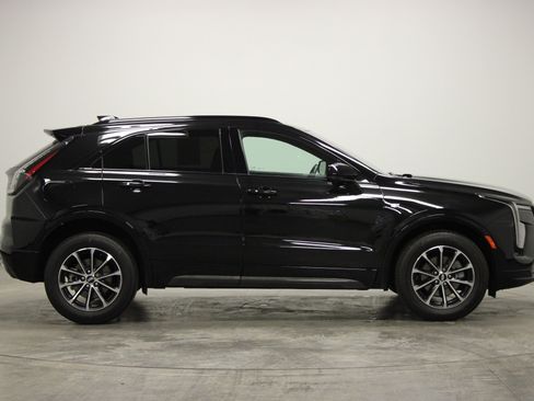 Used 2025 Cadillac XT4 Sport image 9