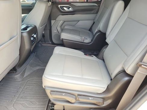 Used 2023 GMC Yukon SLT w/ SLT Luxury Package RWD image 35