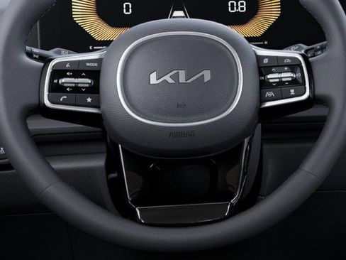 New 2026 Kia Carnival EX FWD image 22