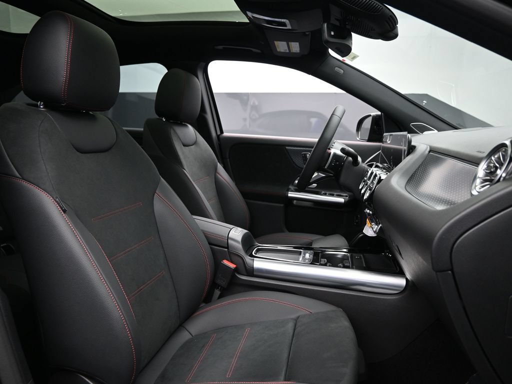 Used 2025 Mercedes-Benz GLA 250 4MATIC image 37