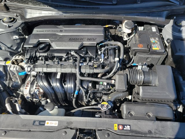 Used 2025 Hyundai Elantra Sport FWD image 31