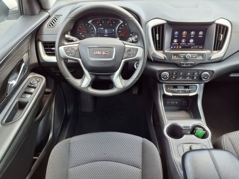 Used 2024 GMC Terrain SLE FWD image 2