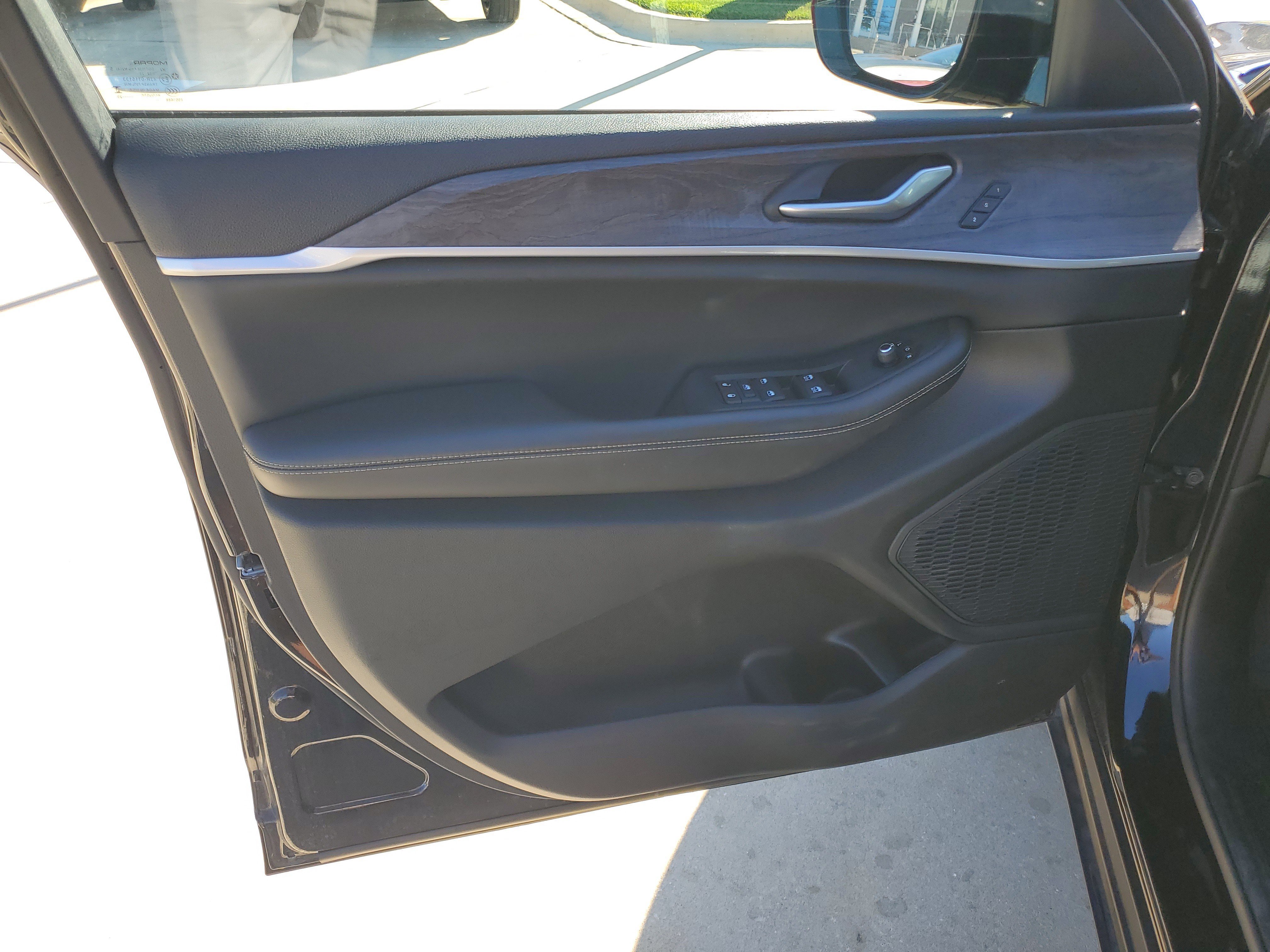Used 2023 Jeep Grand Cherokee Limited AWD/4WD image 13