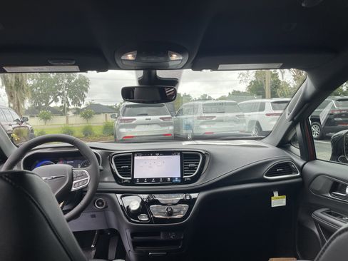 New 2026 Chrysler Pacifica Select image 38