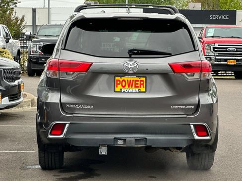 Used 2017 Toyota Highlander Limited AWD/4WD image 5
