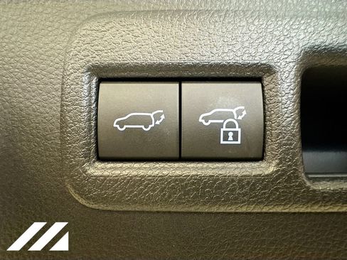 Used 2021 Toyota Venza LE w/ Carpet Mat Package (TMS) AWD/4WD image 27