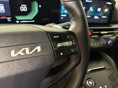 New 2026 Kia Sportage LX FWD image 20