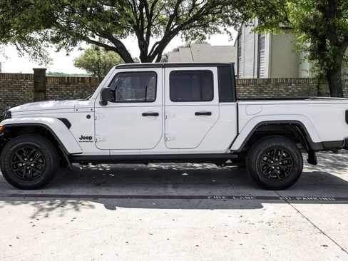 Used 2022 Jeep Gladiator Sport image 20