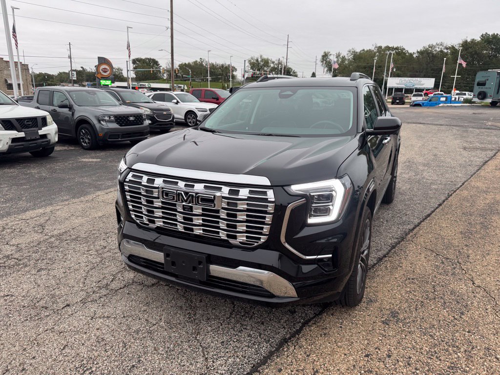 Used 2026 GMC Terrain Denali w/ LPO, Black Badging Package AWD/4WD image 3