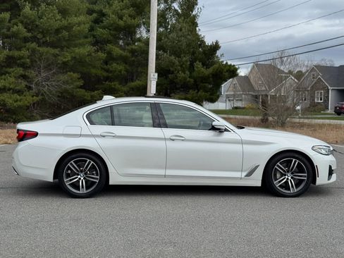 Used 2022 BMW 530i w/ Premium Package image 5