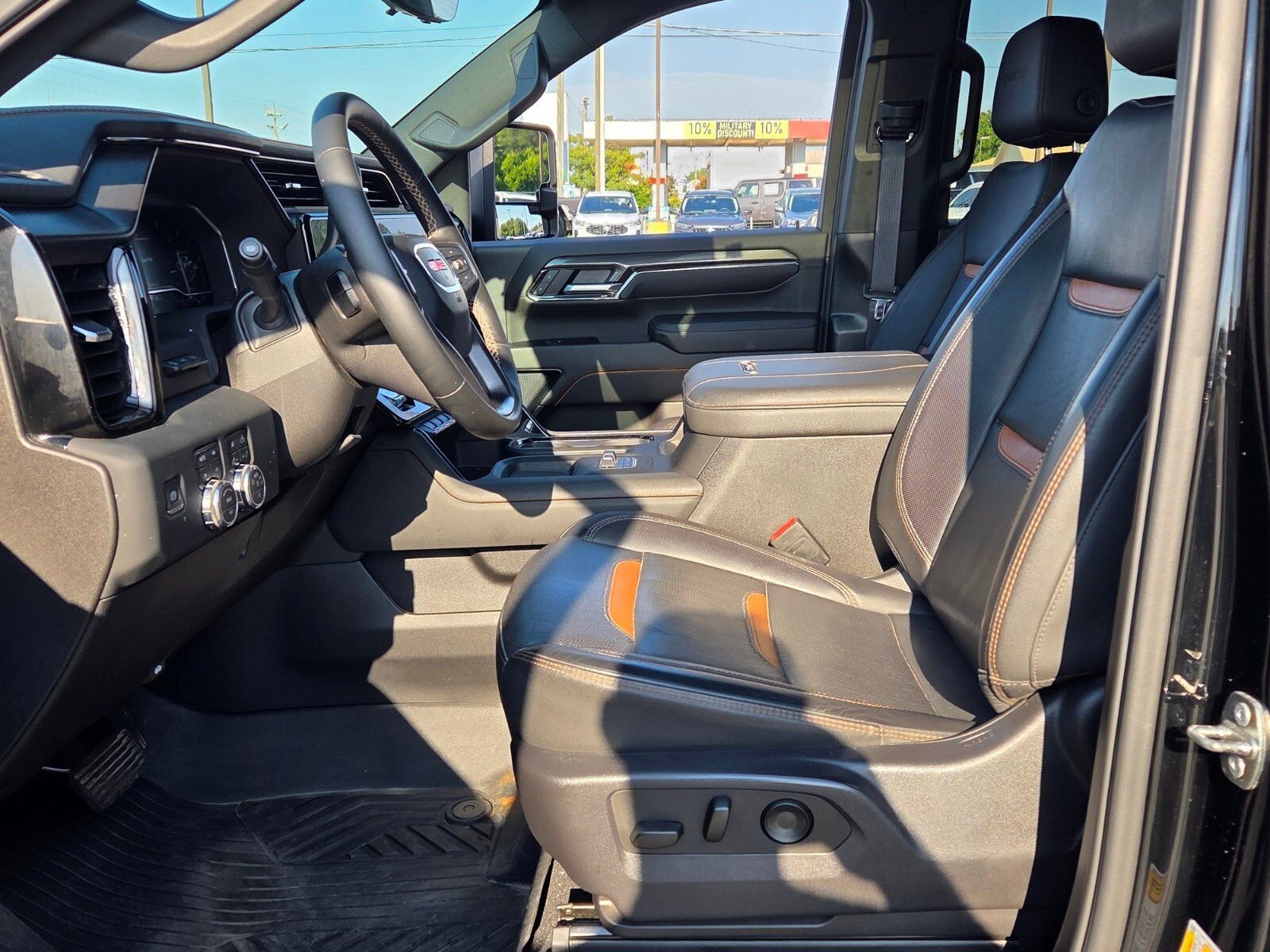 Used 2024 GMC Sierra 2500 AT4 w/ AT4 Premium Plus Package AWD/4WD image 5