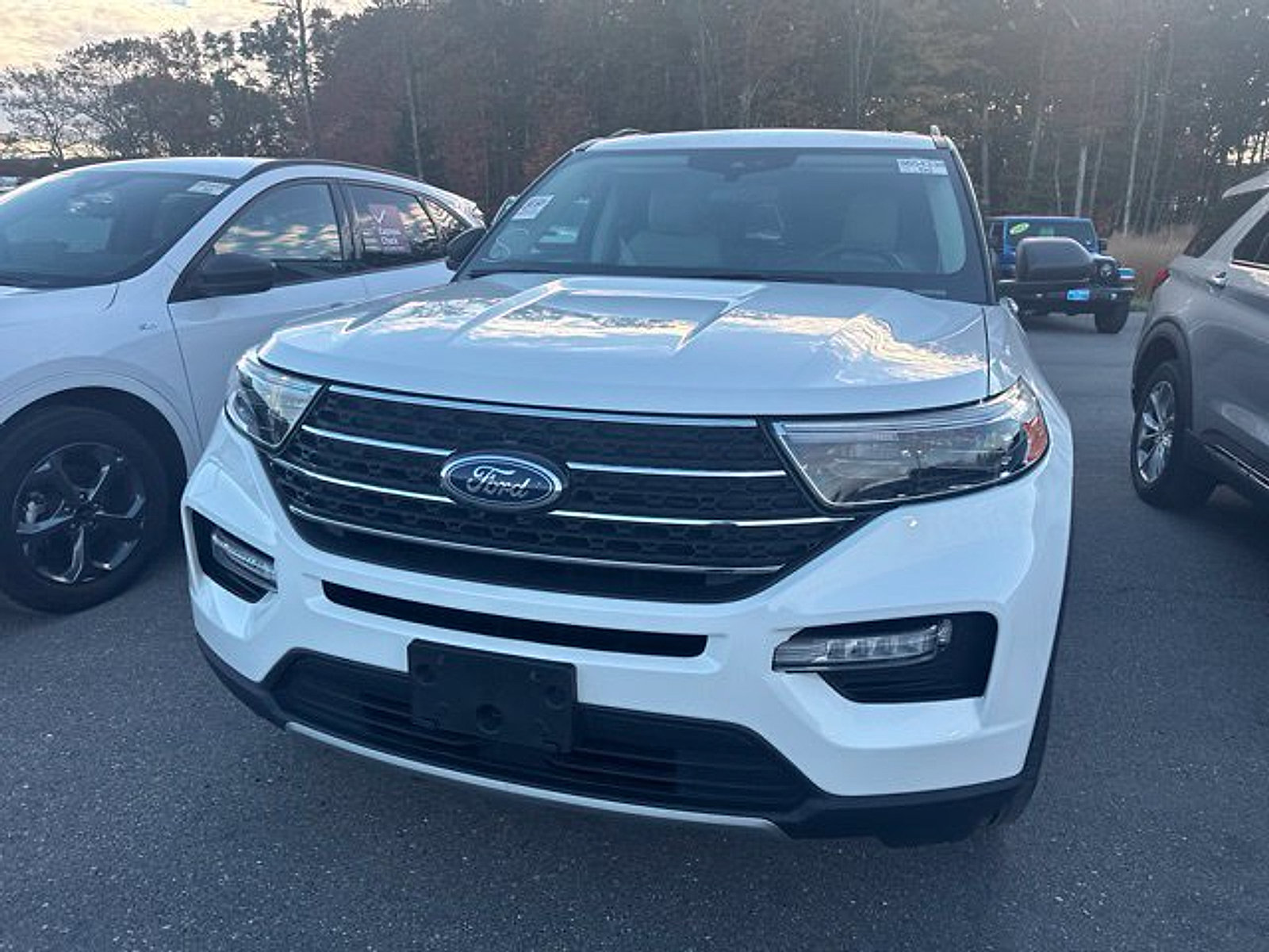 Used 2023 Ford Explorer XLT w/ Equipment Group 202A AWD/4WD image 4