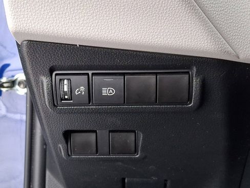 Used 2023 Toyota Corolla Cross LE image 25