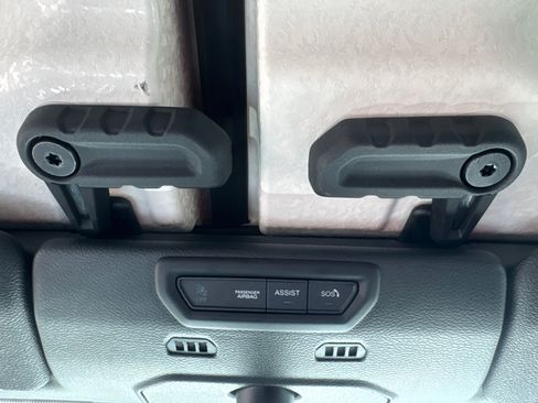 Used 2021 Jeep Gladiator Overland AWD/4WD image 10