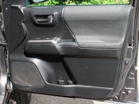 Used 2019 Toyota Tacoma TRD Sport image 34