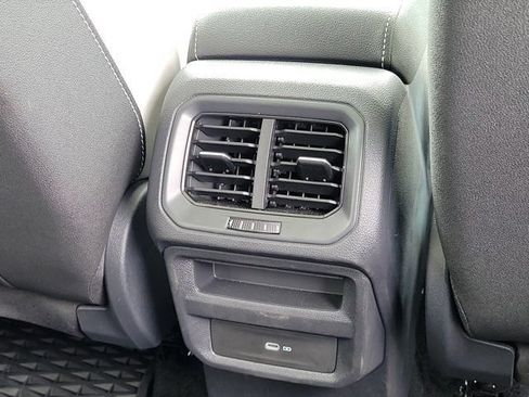 Used 2025 Volkswagen Taos SE FWD image 6