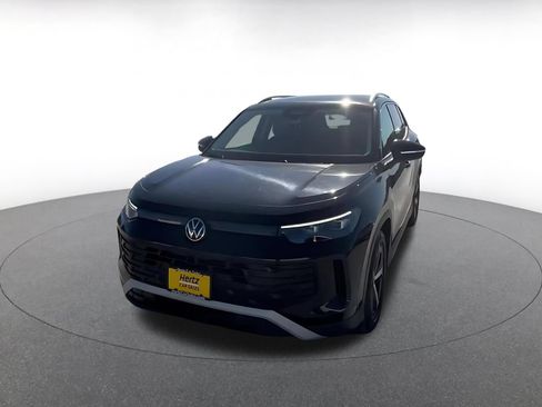 Used 2026 Volkswagen Tiguan SE FWD image 3