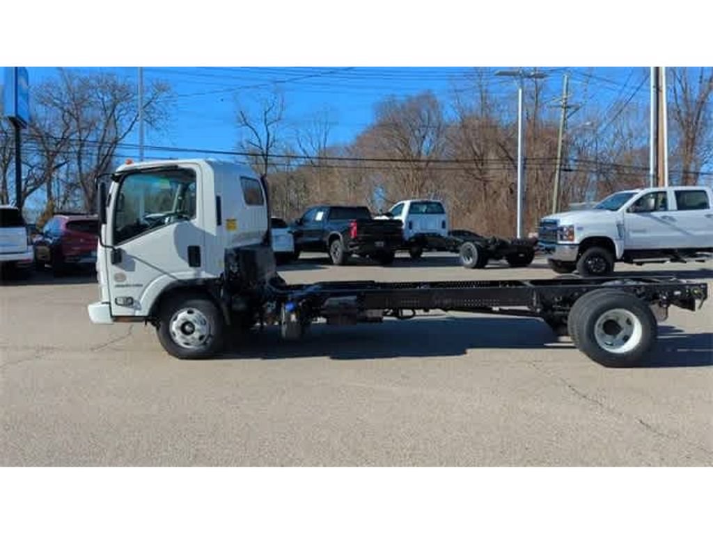 Used 2024 Chevrolet Low Cab Forward 4500 XD RWD image 5