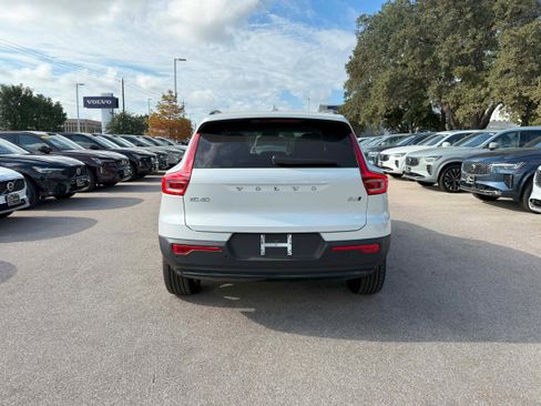 New 2026 Volvo XC40 B5 Plus w/ Protection Package Premier image 5