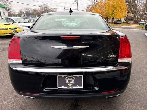 Used 2017 Chrysler 300 Limited image 6